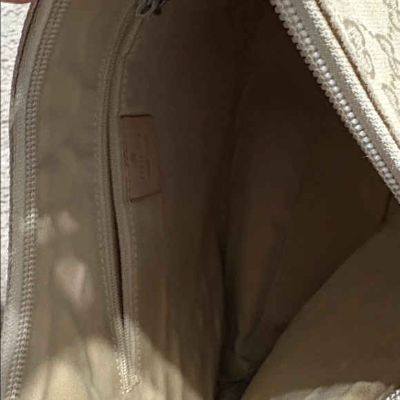 Gucci Beige Monogram Shoulder Bag - Picture 9 of 10